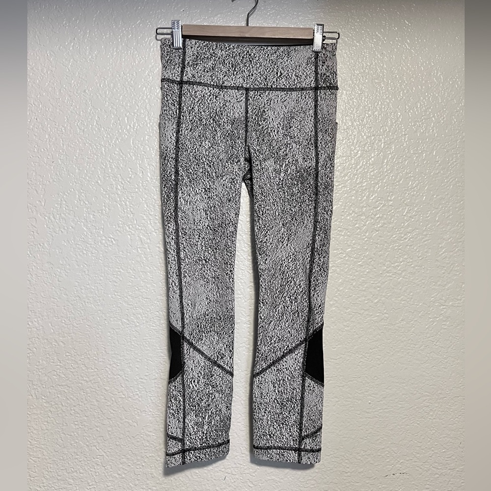 Lululemon Speckled Gray Black Crop Leggings Pockets Yoga Running Pants Size 4